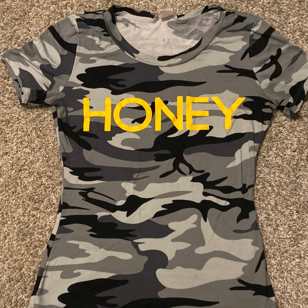 Camp gray and black T-shirt